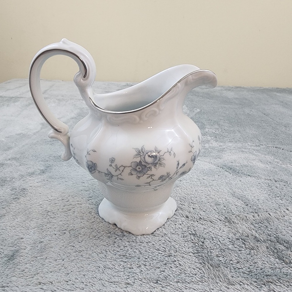 Johann Haviland BLUE GARLAND Creamer Bavaria Germany w/ Gold Trim